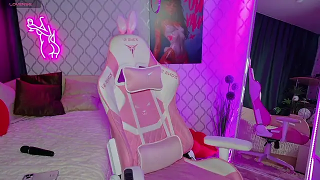 Snapshot of Curious_Lily chatting on 27, 6, 2026 Curious Lily online show from 27, 6, 2026