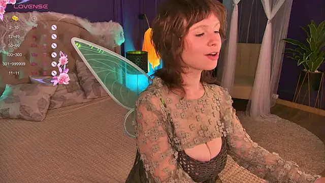 Snapshot of Lilly_Stark chatting on 24, 10, 2025 Lilly Stark online show from 24, 10, 2025