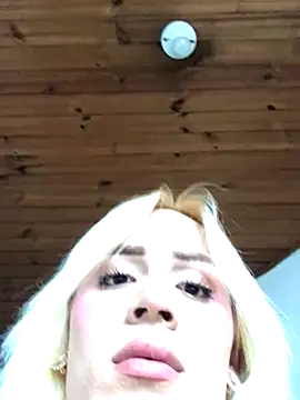 Snapshot of alexawinterrr chatting on 4, 10, 2025 alexawinterrr online show from 4, 10, 2025