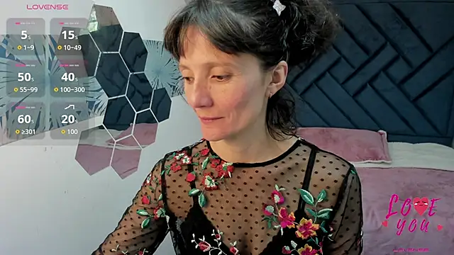 Snapshot of Valery_More__ chatting on 2, 7, 2026 Valery More online show from 2, 7, 2026