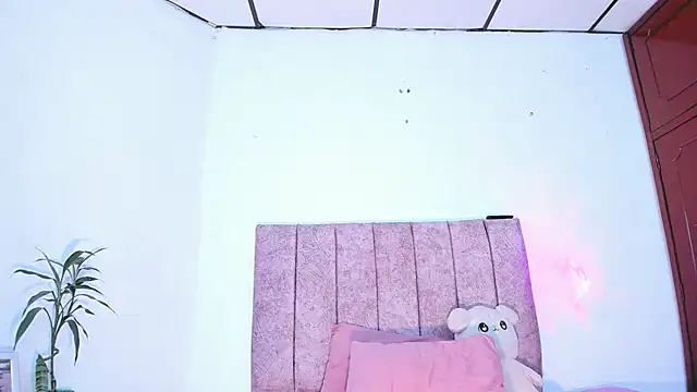 Mila 1wood online show from 14, 3, 2026