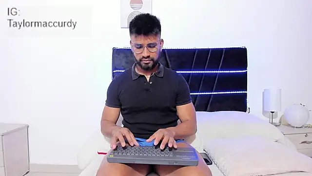 Taylormaccurdy  online show from 7, 1, 2026