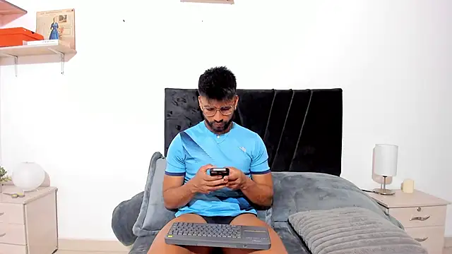 Taylormaccurdy  online show from 27, 2, 2026