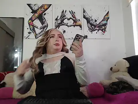 Snapshot of Redvelvett22 chatting on 9, 10, 2025 Redvelvett22 online show from 9, 10, 2025