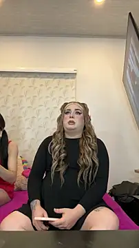 Snapshot of Redvelvett22 chatting on 30, 10, 2025 Redvelvett22 online show from 30, 10, 2025