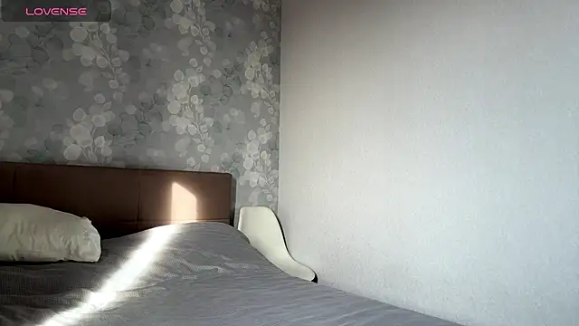 Snapshot of MIA_SHADE chatting on 21, 11, 2025 MIA SHADE online show from 21, 11, 2025