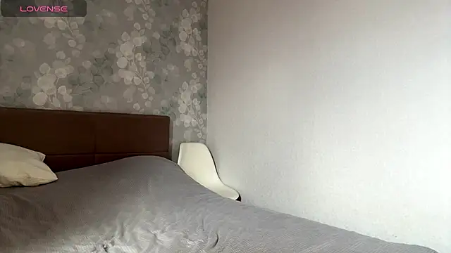 Snapshot of MIA_SHADE chatting on 25, 11, 2025 MIA SHADE online show from 25, 11, 2025