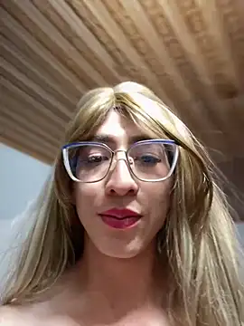 Snapshot of NICOLLE__12 chatting on 15, 12, 2025 NICOLLE 12 online show from 15, 12, 2025