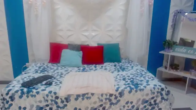 Snapshot of carollkiss chatting on 12, 10, 2025 carollkiss online show from 12, 10, 2025