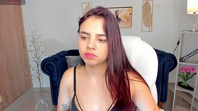 Snapshot of zharaa_fox chatting on 25, 10, 2025 zharaa fox online show from 25, 10, 2025