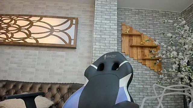 Snapshot of Alisonn_Doll chatting on 2, 2, 2026 Alisonn Doll online show from 2, 2, 2026