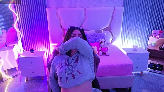 Ixchel tay online show from 13, 4, 2026