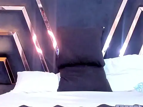 Bria Moon online show from 16, 10, 2025