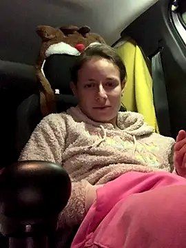 GoldenPussy1329 online show from 19, 11, 2025