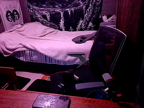 Snapshot of xFuglor3 chatting on 9, 11, 2025 xFuglor3 online show from 9, 11, 2025