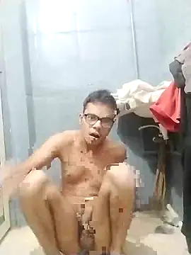 Snapshot of sexybobby13 chatting on 15, 12, 2025 sexybobby13 online show from 15, 12, 2025