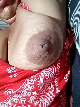 Hotmommax online show from 23, 2, 2026