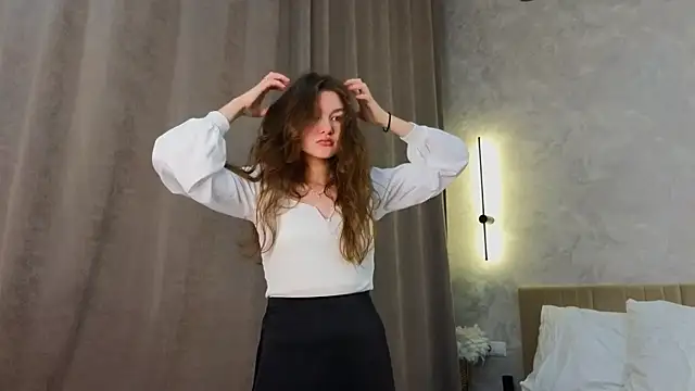 Snapshot of LewisThrone chatting on 9, 10, 2025 LewisThrone online show from 9, 10, 2025