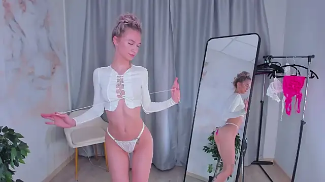 SerenaCrystall online show from 19, 3, 2026