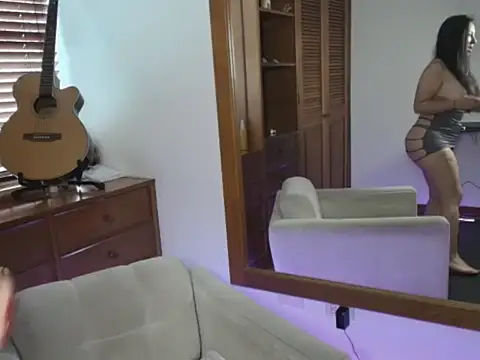 Snapshot of Talia__velvet chatting on 28, 11, 2025 Talia velvet online show from 28, 11, 2025