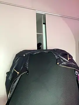 Snapshot of EmilyZuits chatting on 8, 11, 2025 EmilyZuits online show from 8, 11, 2025