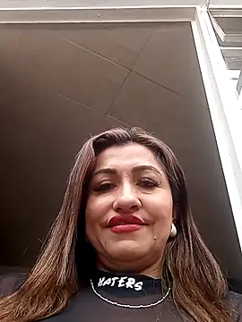 chloe  Jones  online show from 21, 10, 2025