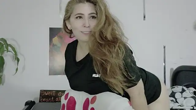 Snapshot of Aisha-Smith69 chatting on 6, 11, 2025 Aisha-Smith69 online show from 6, 11, 2025