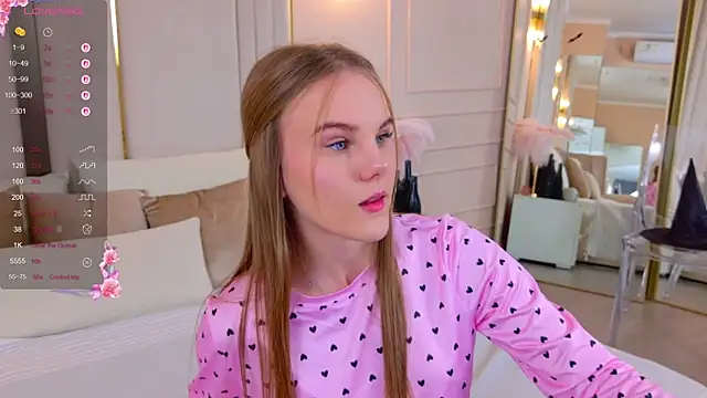 Snapshot of Lili_Lohan chatting on 4, 11, 2025 Lili Lohan online show from 4, 11, 2025