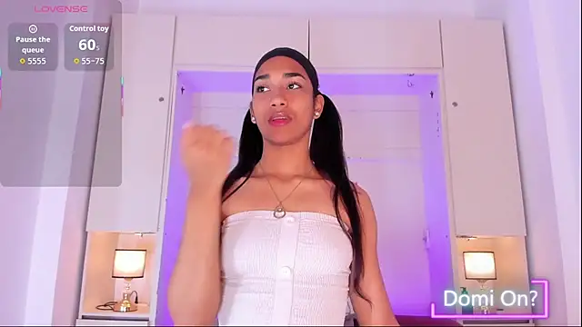 AnahiCollins online show from 9, 10, 2025