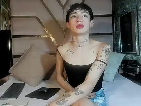 Snapshot of Mila_Leon chatting on 6, 10, 2025 Mila Leon online show from 6, 10, 2025