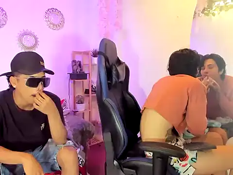 Snapshot of Spicymixxx06 chatting on 4, 10, 2025 Spicymixxx06 online show from 4, 10, 2025