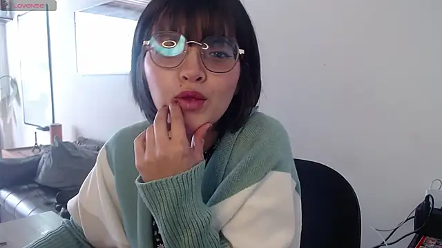 Snapshot of NamiDVelvet chatting on 3, 10, 2025 NamiDVelvet online show from 3, 10, 2025