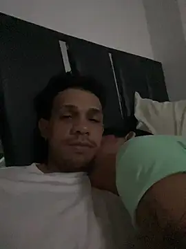 Snapshot of Valentino-elTuyo chatting on 4, 5, 2026 Valentino-elTuyo online show from 4, 5, 2026