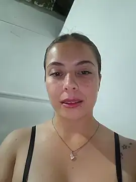 Snapshot of EmmaValencia_ chatting on 9, 5, 2026 EmmaValencia online show from 9, 5, 2026