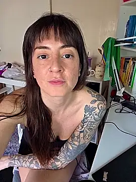 Snapshot of dandanbarr chatting on 18, 11, 2025 dandanbarr online show from 18, 11, 2025