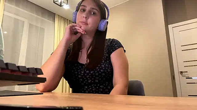 Snapshot of RoseRossi chatting on 30, 9, 2025 RoseRossi online show from 30, 9, 2025