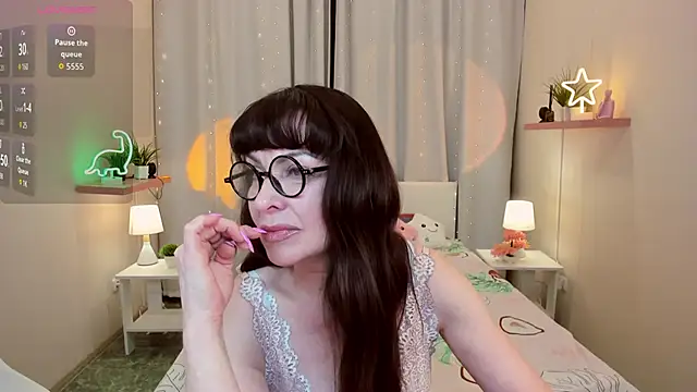 Snapshot of LindaRomero chatting on 27, 11, 2025 LindaRomero online show from 27, 11, 2025