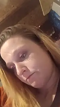 Queen2454 online show from 9, 3, 2026