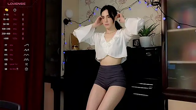 Snapshot of di_moon chatting on 12, 10, 2025 di moon online show from 12, 10, 2025