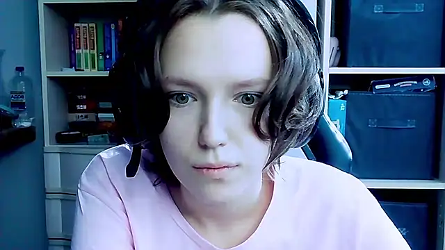 Snapshot of Diana-back chatting on 4, 10, 2025 Diana-back online show from 4, 10, 2025