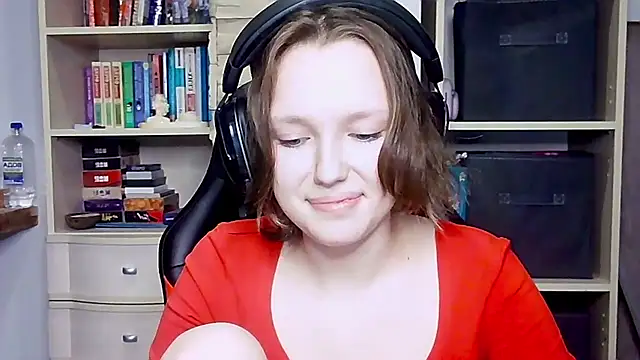 Snapshot of Diana-back chatting on 18, 10, 2025 Diana-back online show from 18, 10, 2025