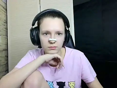 Snapshot of Diana-back chatting on 15, 11, 2025 Diana-back online show from 15, 11, 2025