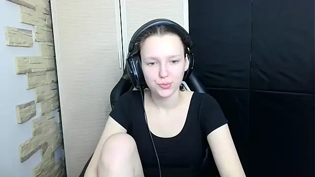 Snapshot of Diana-back chatting on 19, 11, 2025 Diana-back online show from 19, 11, 2025