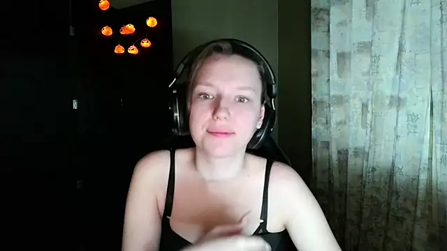 Snapshot of Diana-back chatting on 19, 12, 2025 Diana-back online show from 19, 12, 2025