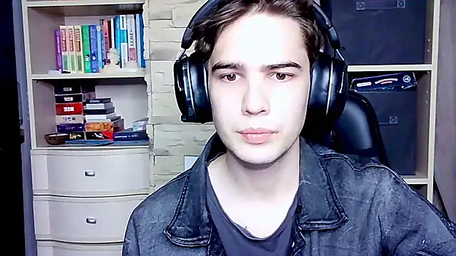 Snapshot of _Chris_Next_Door_ chatting on 9, 10, 2025  Chris Next Door  online show from 9, 10, 2025