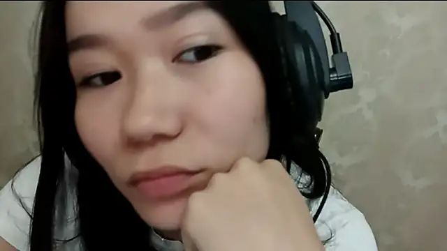Snapshot of YukiShaapan chatting on 6, 10, 2025 YukiShaapan online show from 6, 10, 2025