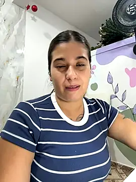 Snapshot of violeticafox chatting on 18, 12, 2025 violeticafox online show from 18, 12, 2025