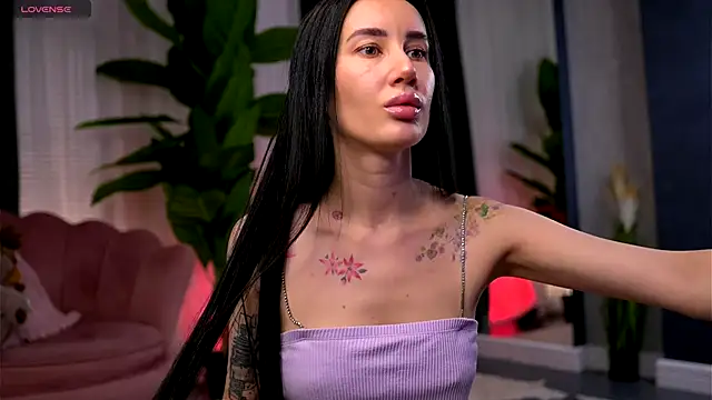 SerenaVelour online show from 2, 12, 2025