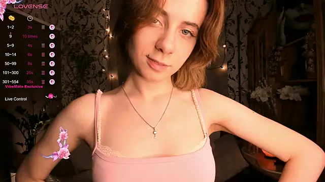 Snapshot of shyina_meow chatting on 8, 10, 2025 shyina meow online show from 8, 10, 2025