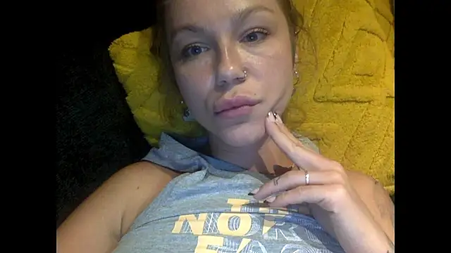 Snapshot of MiraLuna chatting on 13, 10, 2025 MiraLuna online show from 13, 10, 2025